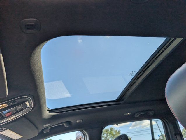 Used 2022 White Jeep Trailhawk image 17