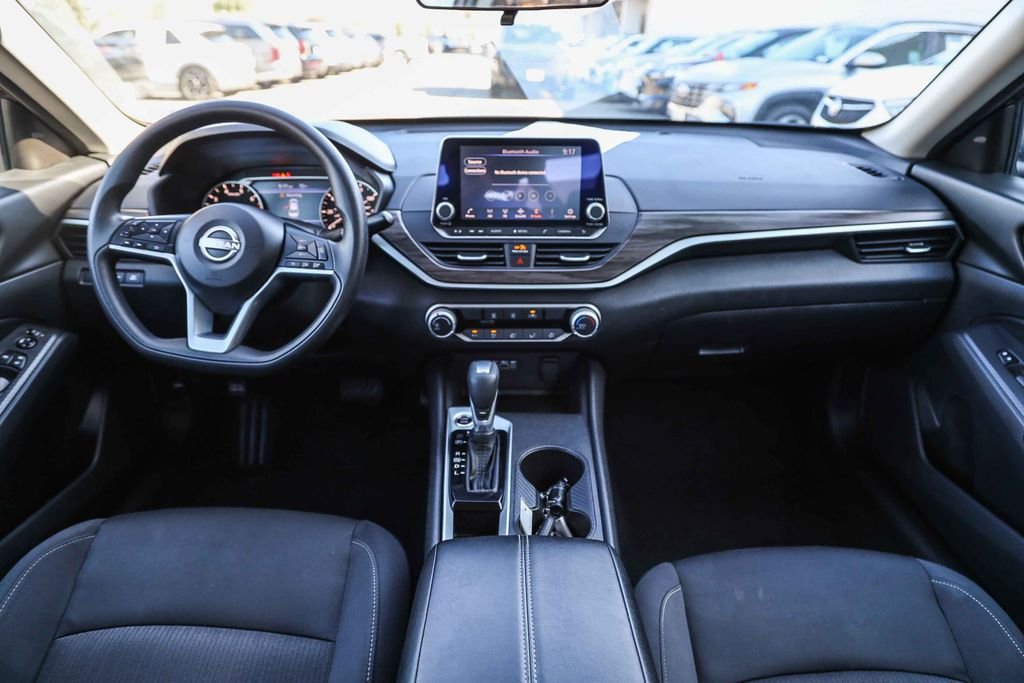 2025 Nissan Altima SV - Photo 12