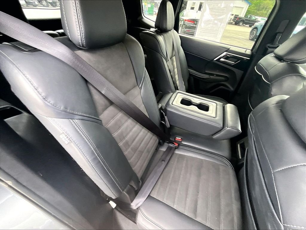 Used 2024 Gray Mitsubishi SE Black Edition image 16