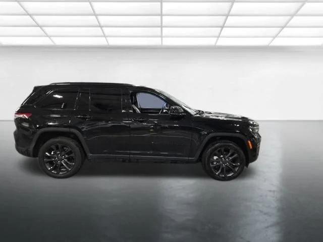 Used 2024 Black Jeep Limited image 3