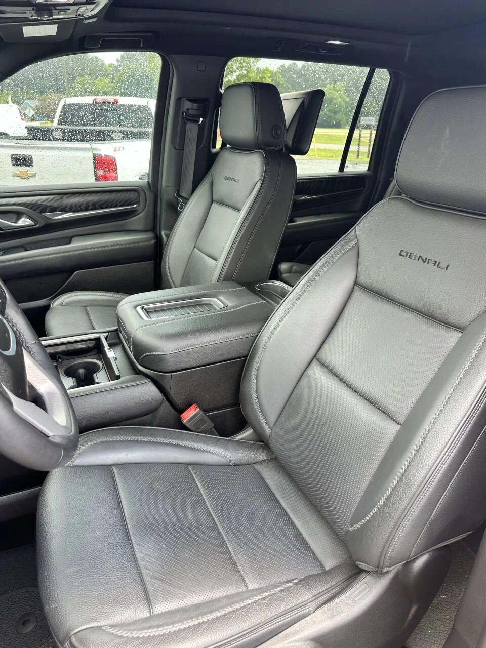 Used 2024 Black GMC Denali 4x4 4dr SUV image 2