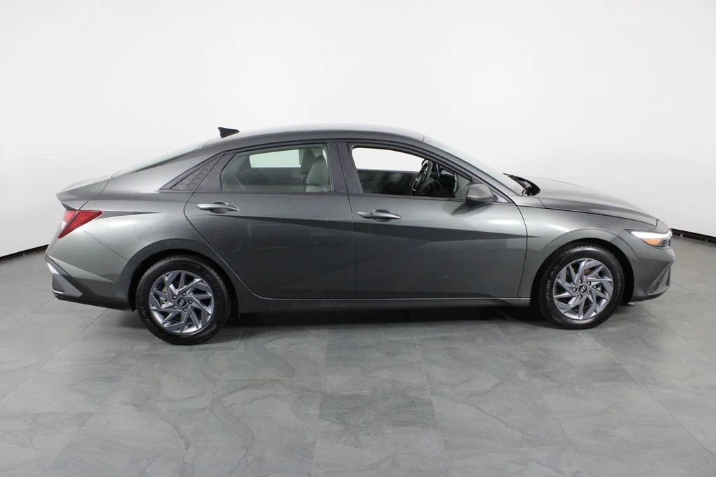 Used 2024 Gray Hyundai SEL image 10
