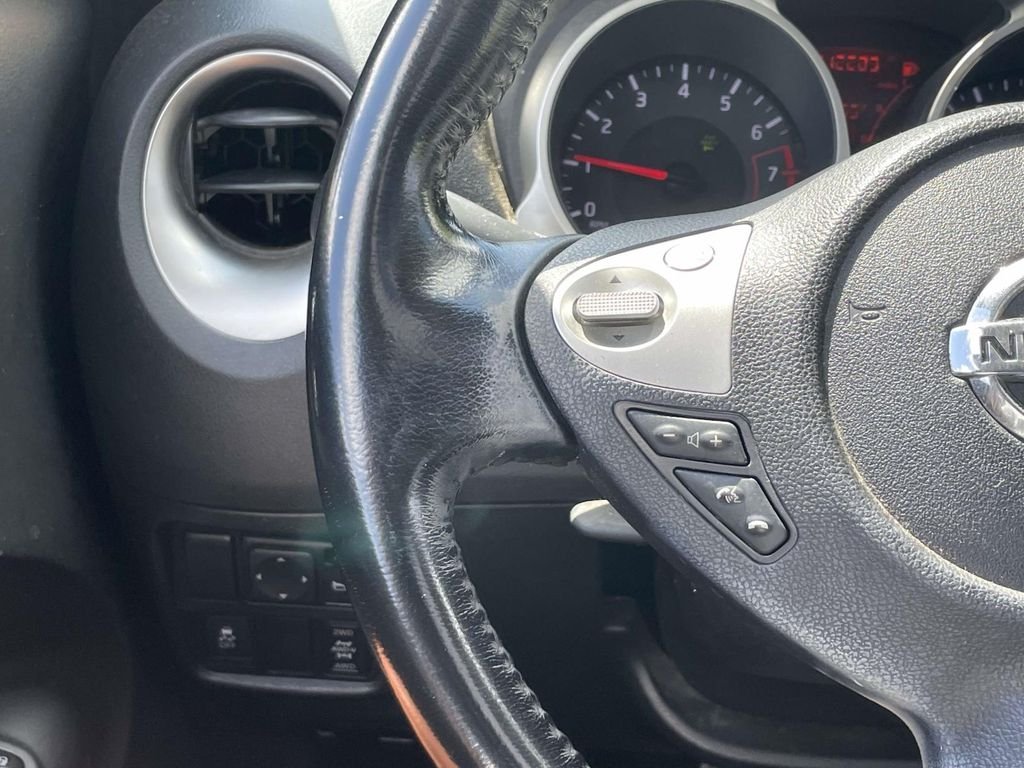 Used 2015 Silver Nissan SV image 21