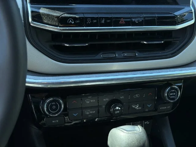 Used 2024 White Jeep Limited image 12