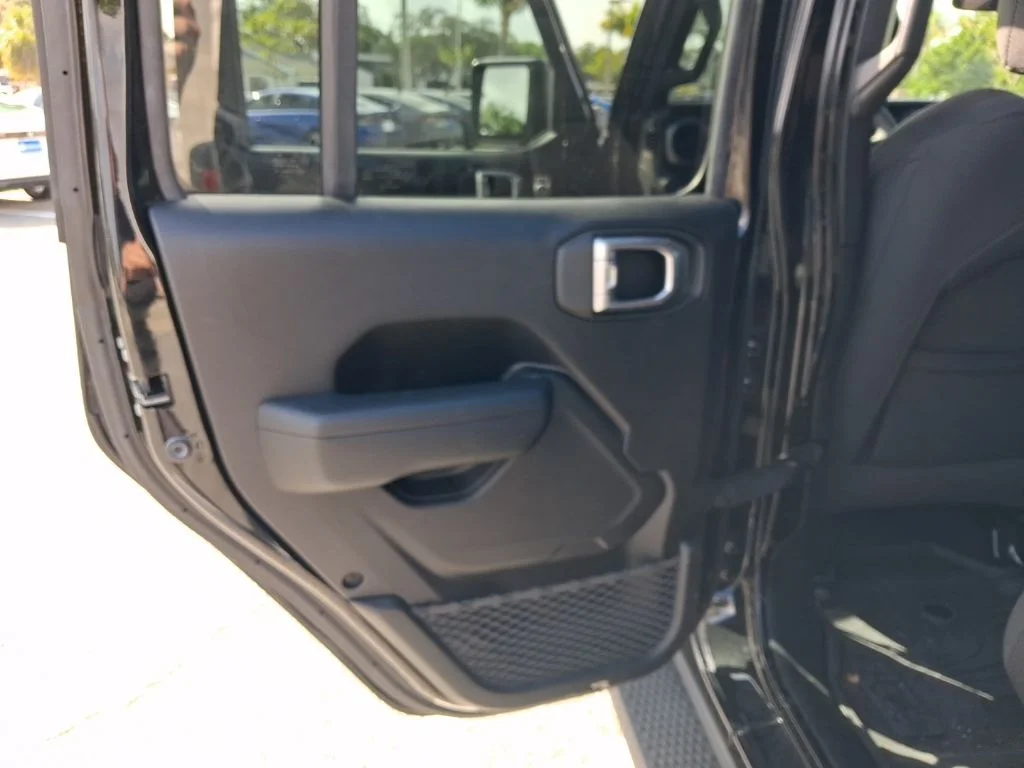 Used 2023 Black Jeep Sport S image 22