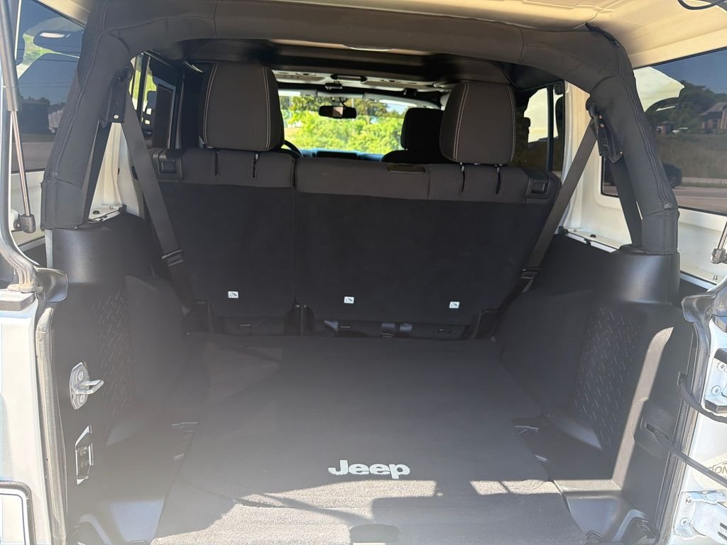Used 2016 White Jeep Unlimited Sahara image 20