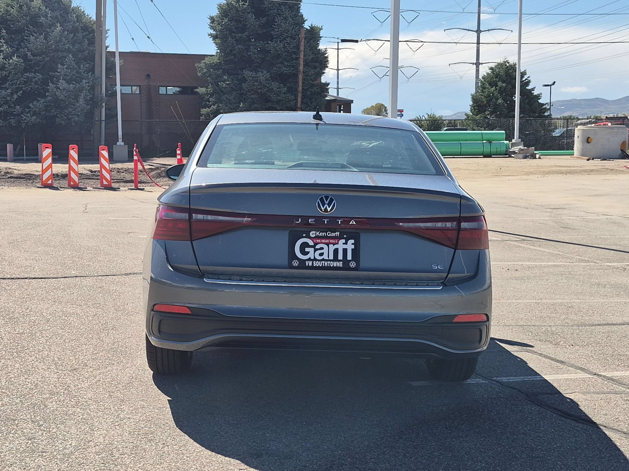 New 2027 Platinum Gray Metallic Volkswagen SE image 4