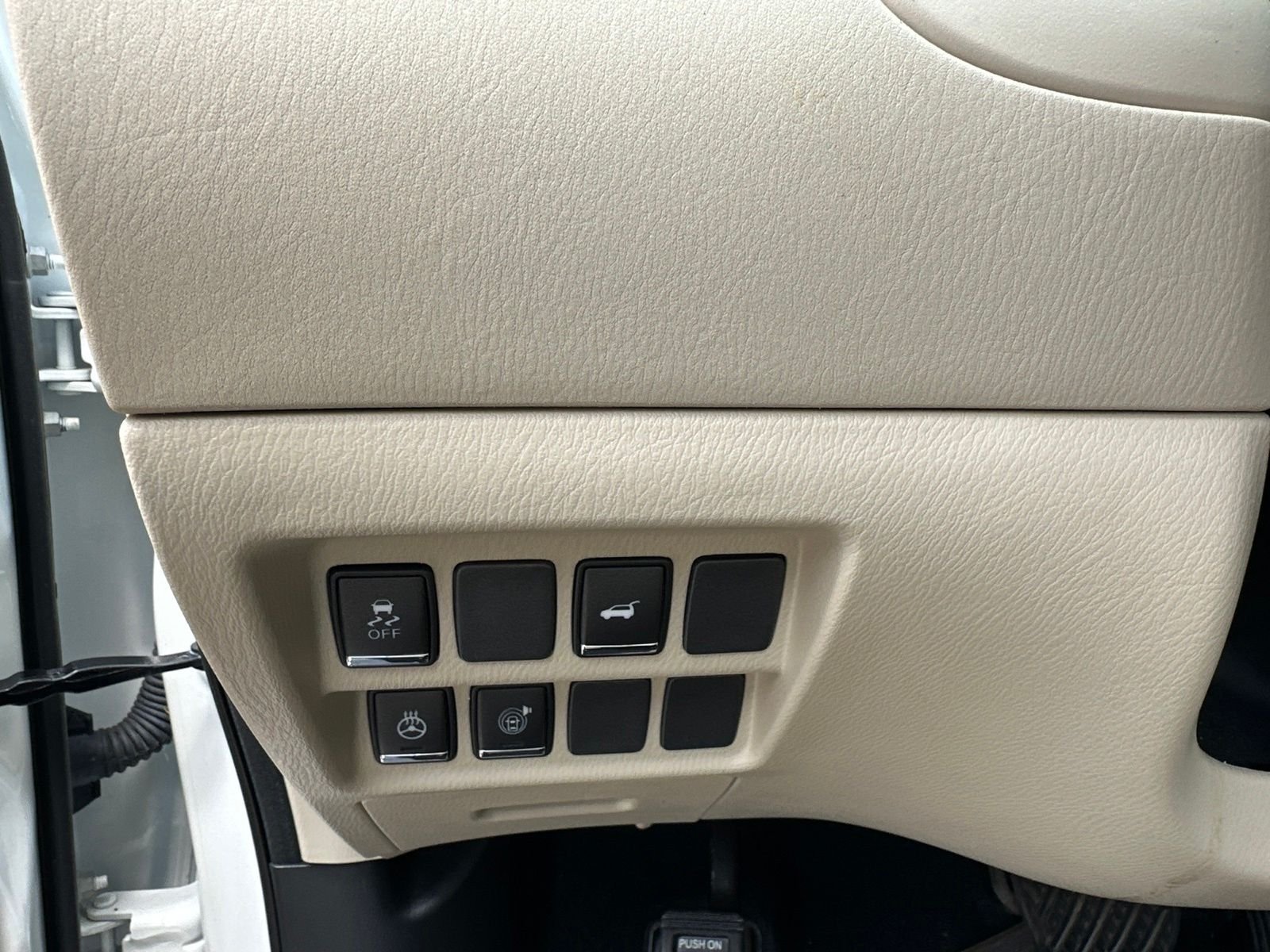 Used 2020 White INFINITI LUXE image 12