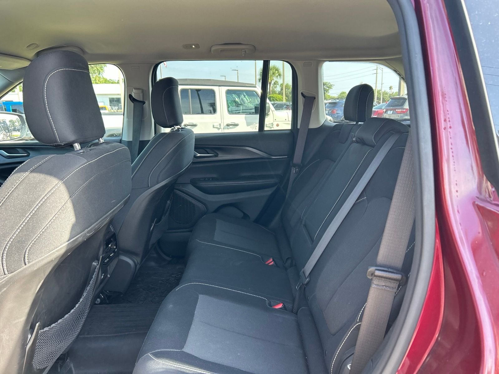 Used 2023 Red Jeep Laredo image 10