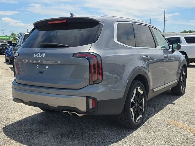 Used 2025 Silver Kia EX image 5
