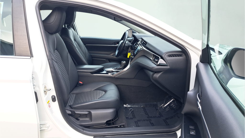 Used 2019 White Toyota SE image 16