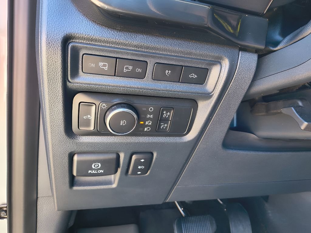 Used 2022 Iconic Silver Metallic Ford XLT image 19