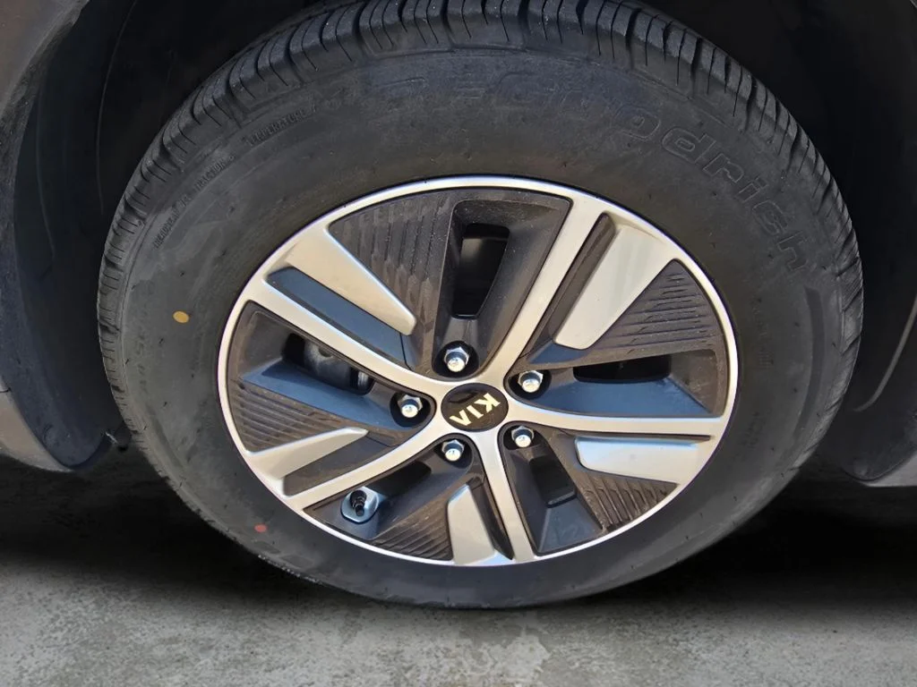 Used 2021 Deep Cerulean Kia LXS image 28