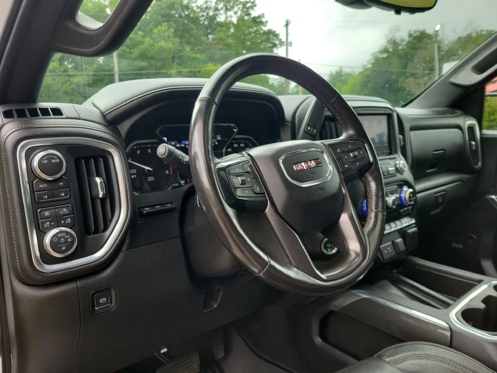 Used 2021 White GMC AT4 image 22