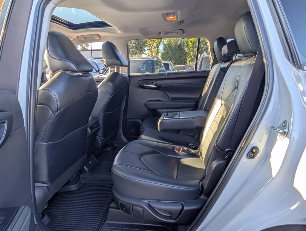 Used 2022 Beige Toyota XLE image 13