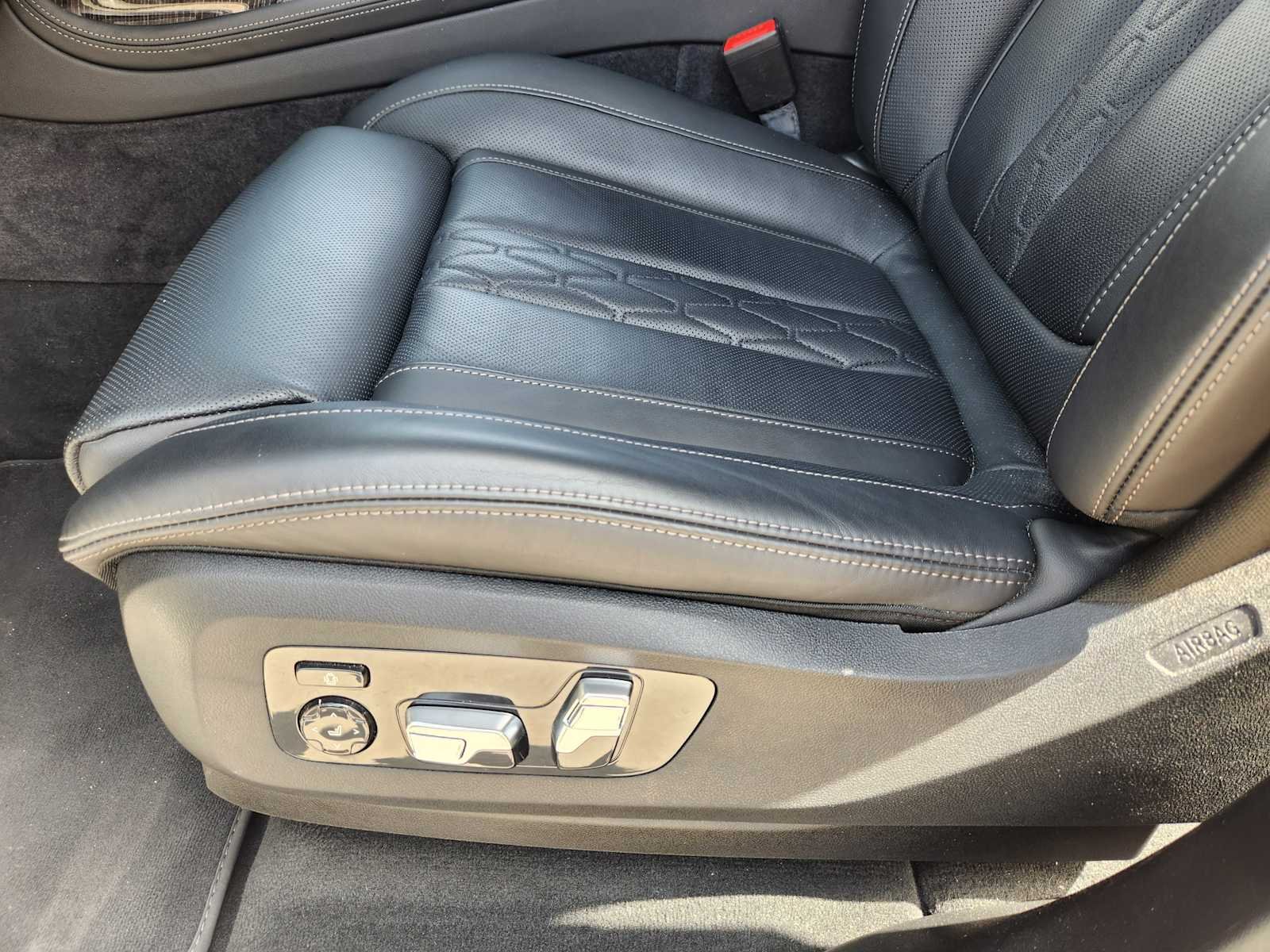 2025 BMW X7 M60i - Photo 18