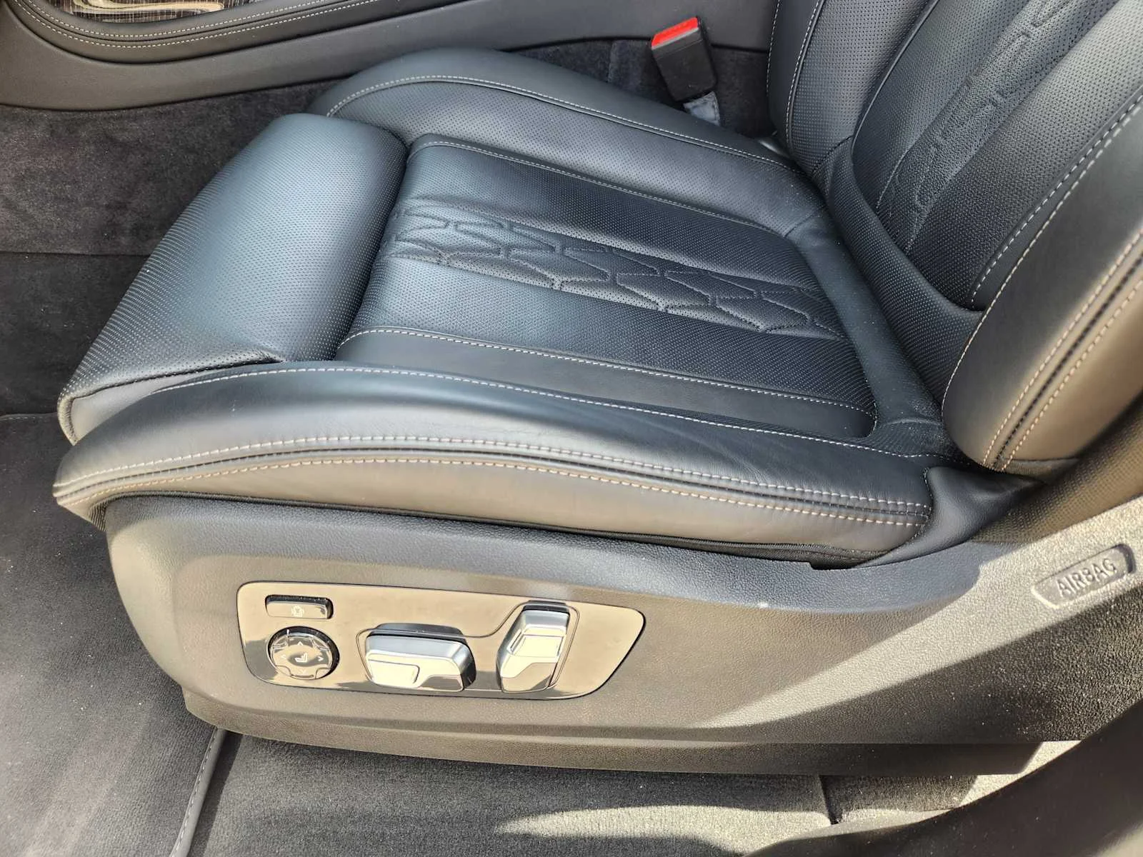 2025 BMW X7 M60i - Photo 18