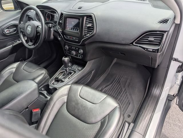 Used 2021 White Jeep Latitude Plus image 21