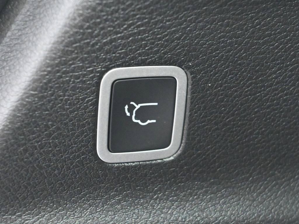 New 2026 Bright White Clear-Coat Exterior Paint Chrysler Select image 14