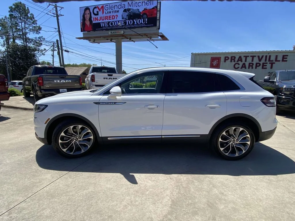 Used 2022 White Lincoln Reserve image 5