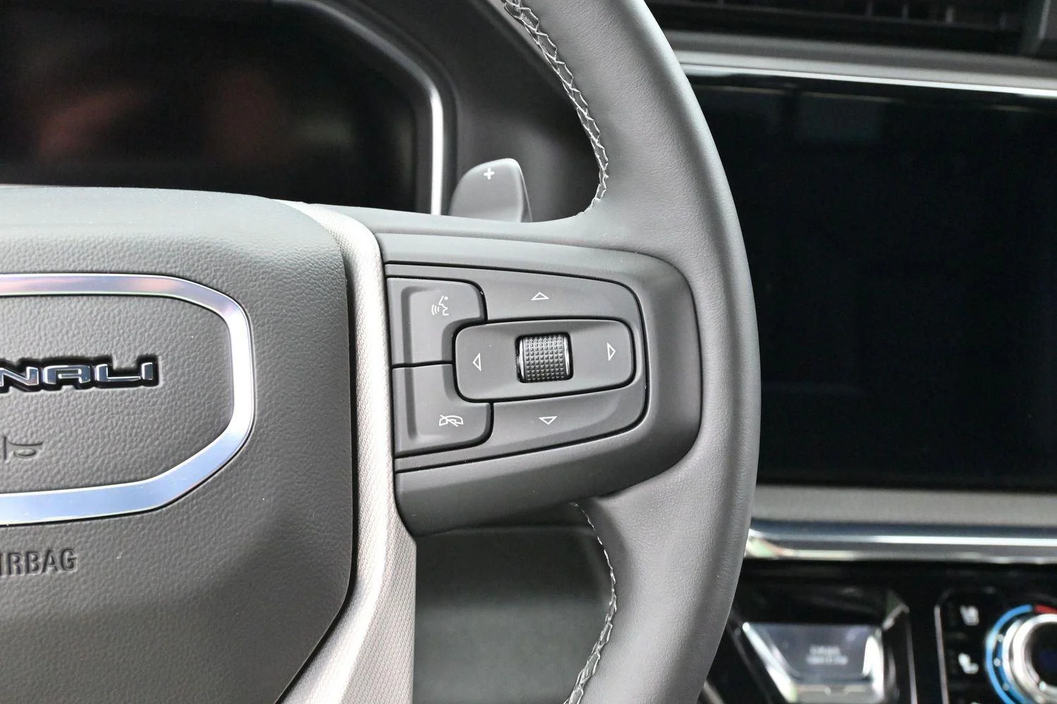 Used 2025 Onyx Black GMC Denali image 19