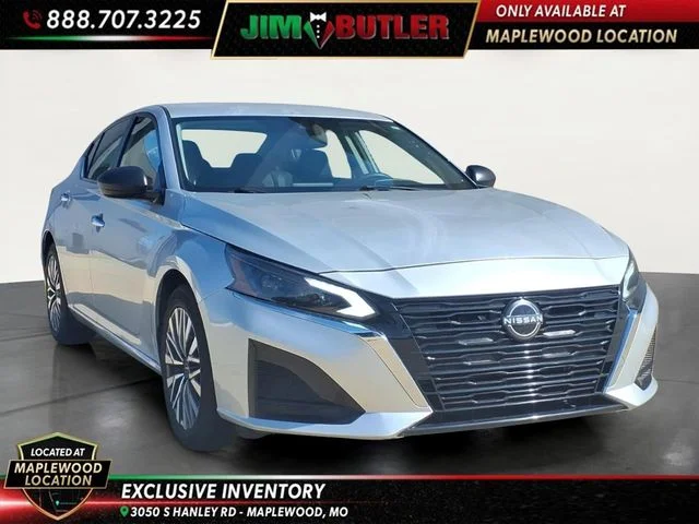 Used 2024 Silver Nissan 2.5 SV image 6