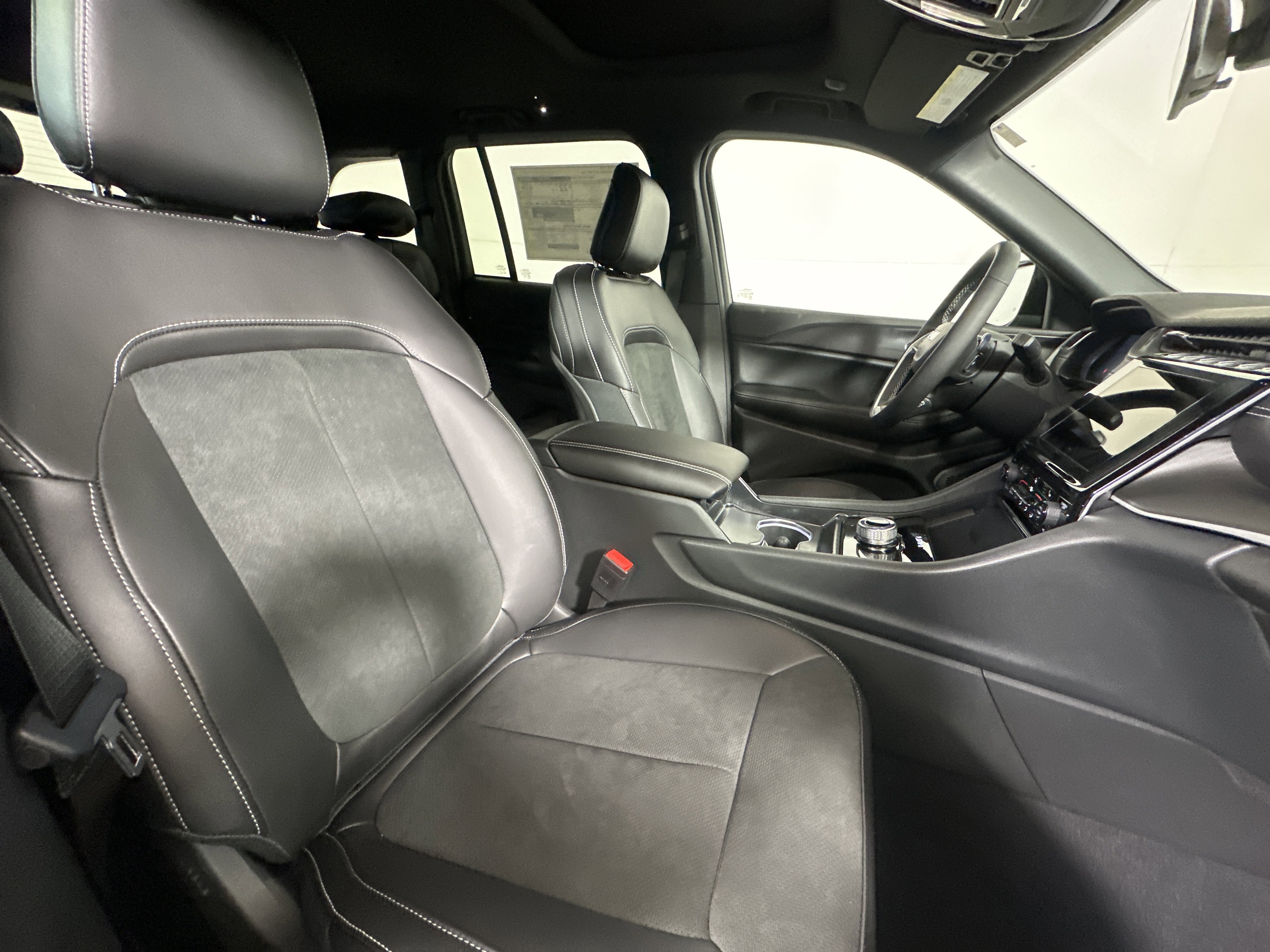 2025 Jeep Grand Cherokee Altitude - Photo 23
