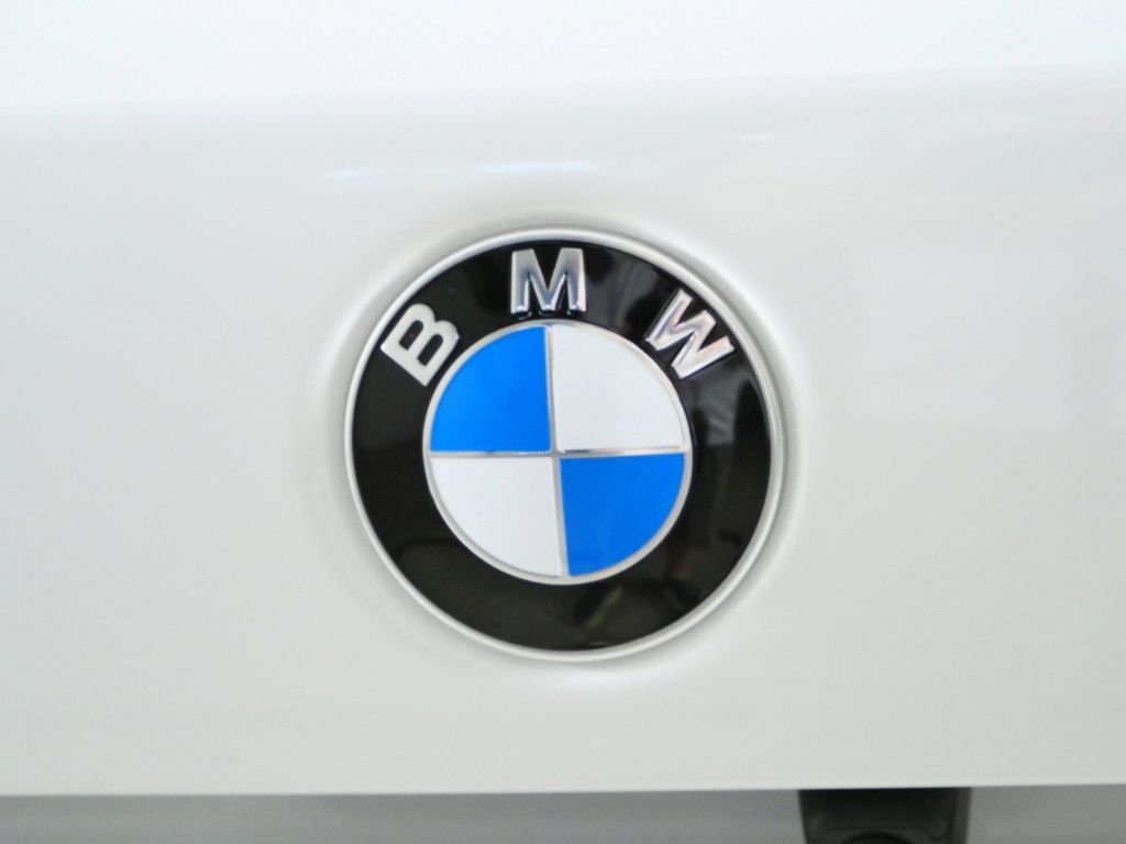 New 2026 Alpine White BMW xDrive40i image 12
