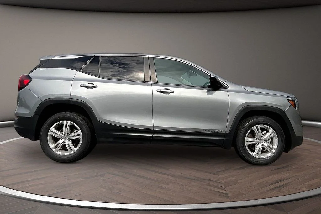 Used 2024 Silver GMC SLE image 9