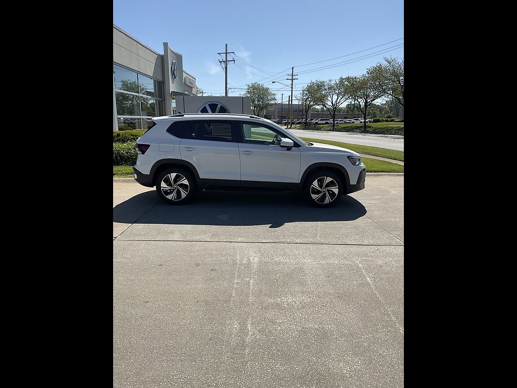 New 2026 Pure White Volkswagen SE 4Motion image 3