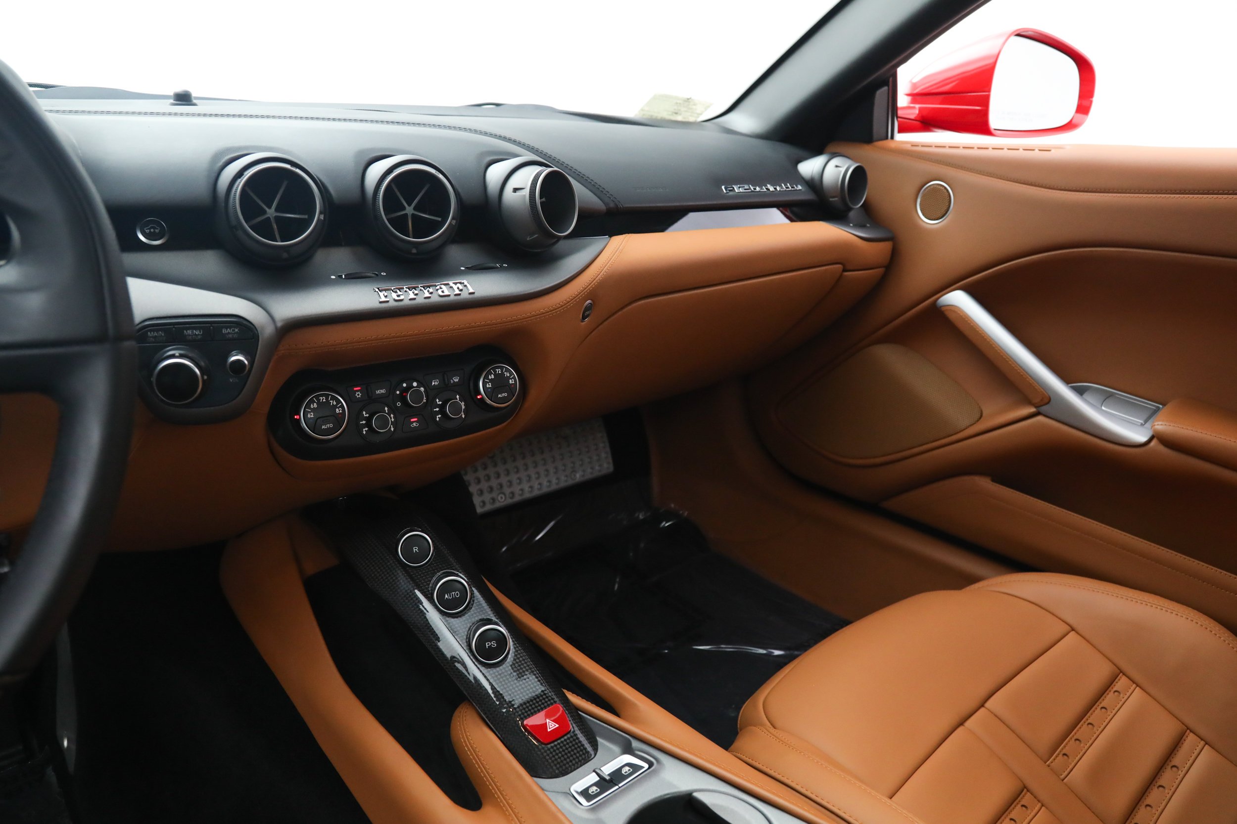 Used 2014 Red Ferrari  image 28