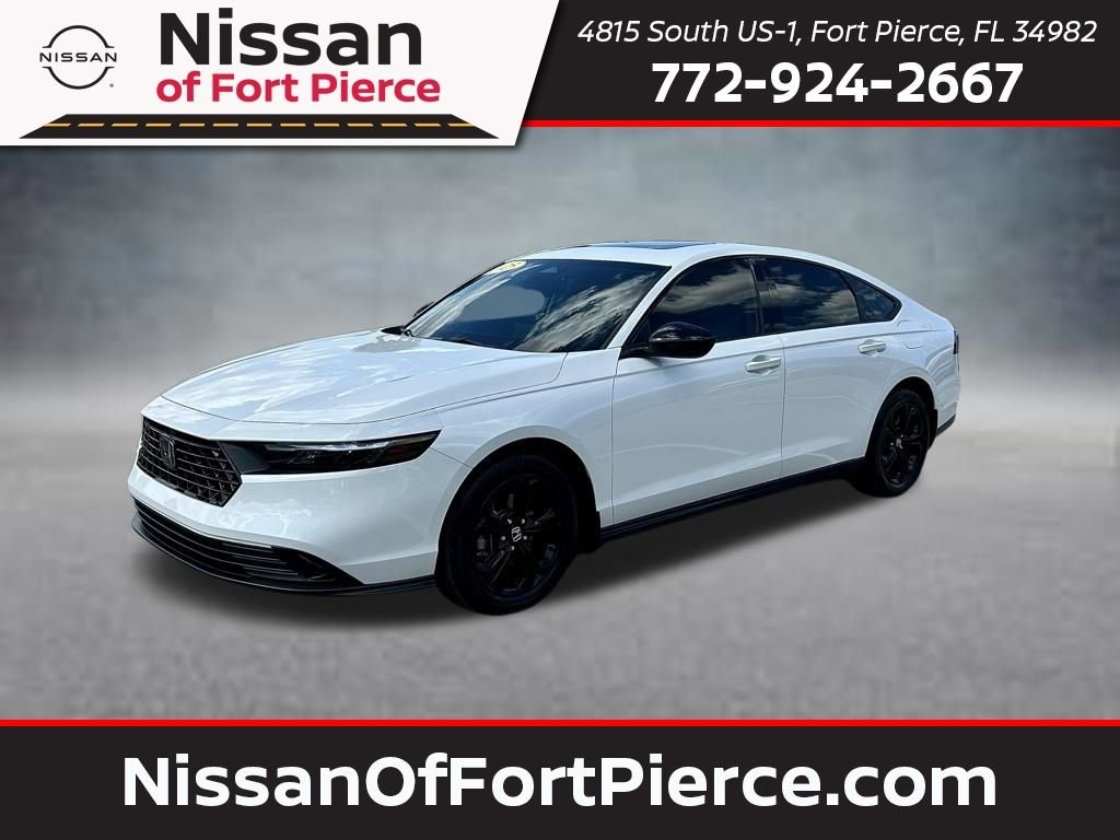 Used 2025  Honda SE image 1