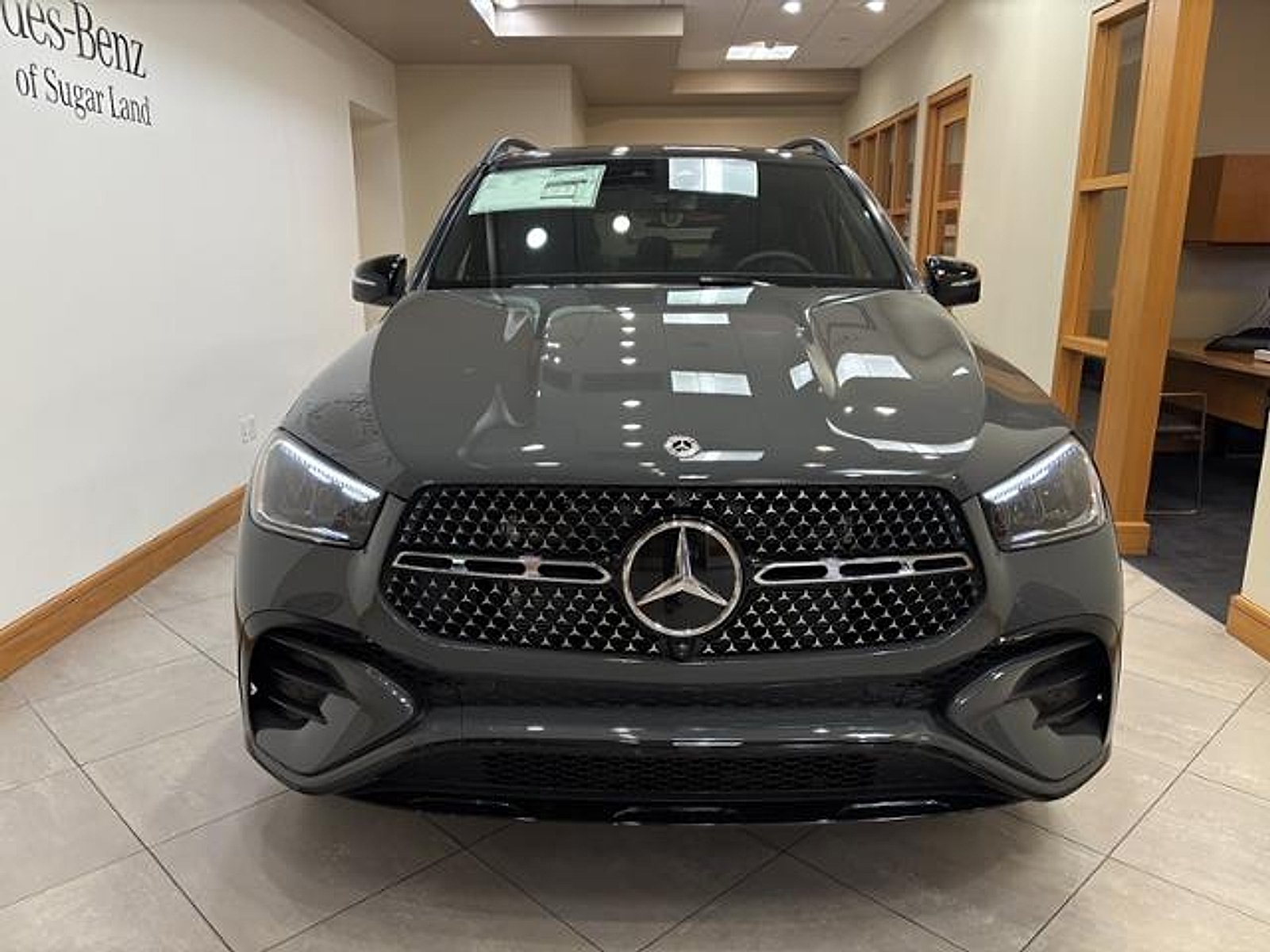 New 2026 MANUFAKTUR Silicon Grey Mercedes-Benz 4MATIC® image 2