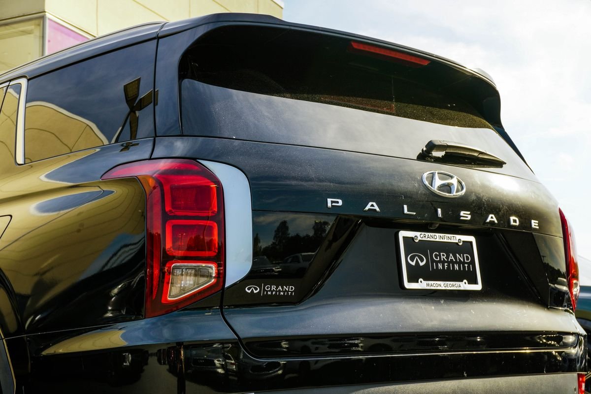 Used 2022 Black Hyundai SEL image 13
