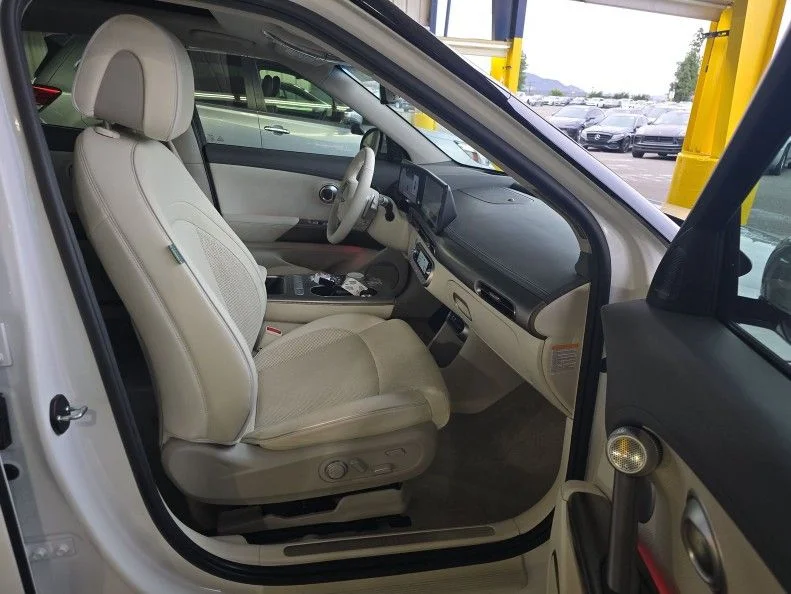 Used 2023 White Genesis Advanced image 8
