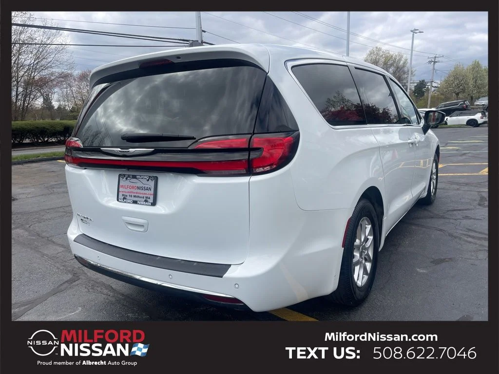 Used 2024 White Chrysler Touring L image 5