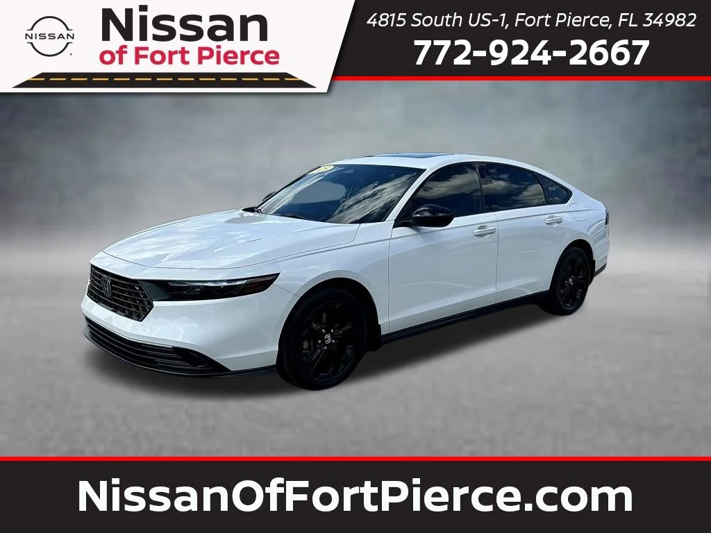 Used 2025 Platinum White Pearl Honda SE image 1