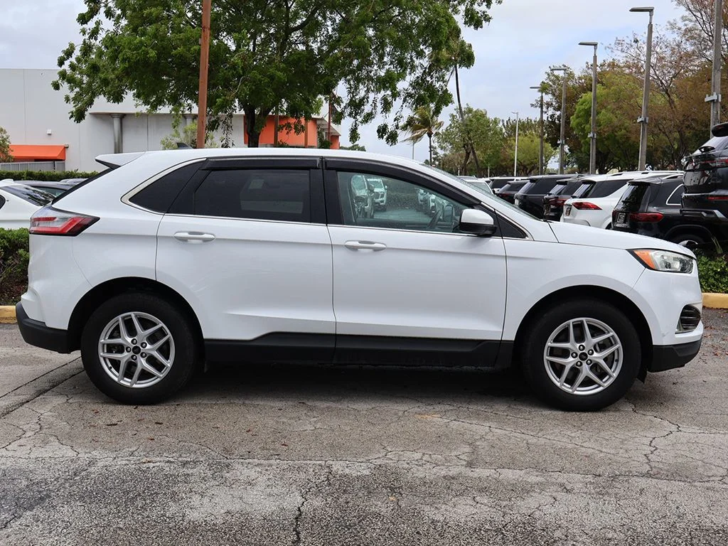 Used 2024 White Ford SEL image 18