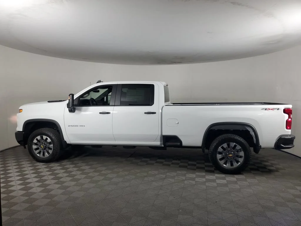 New 2026 Summit White Chevrolet Custom image 7