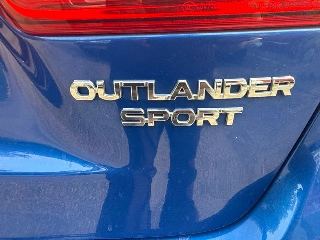 Used 2015 Octane Blue Metallic Mitsubishi ES image 9
