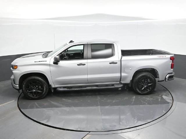 Used 2022 Silver Chevrolet Custom image 12