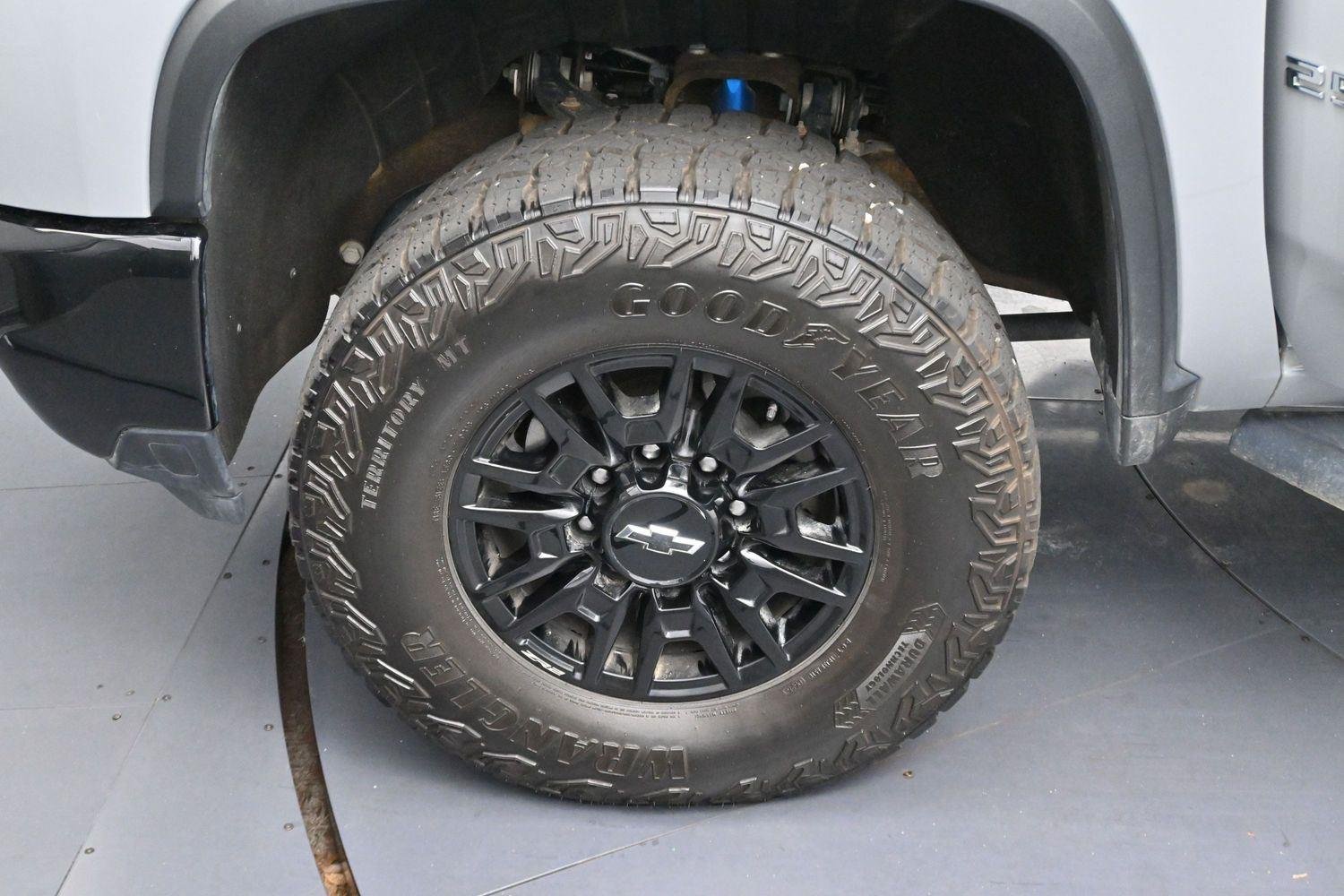 Used 2025 Slate Gray Metallic Chevrolet ZR2 image 32