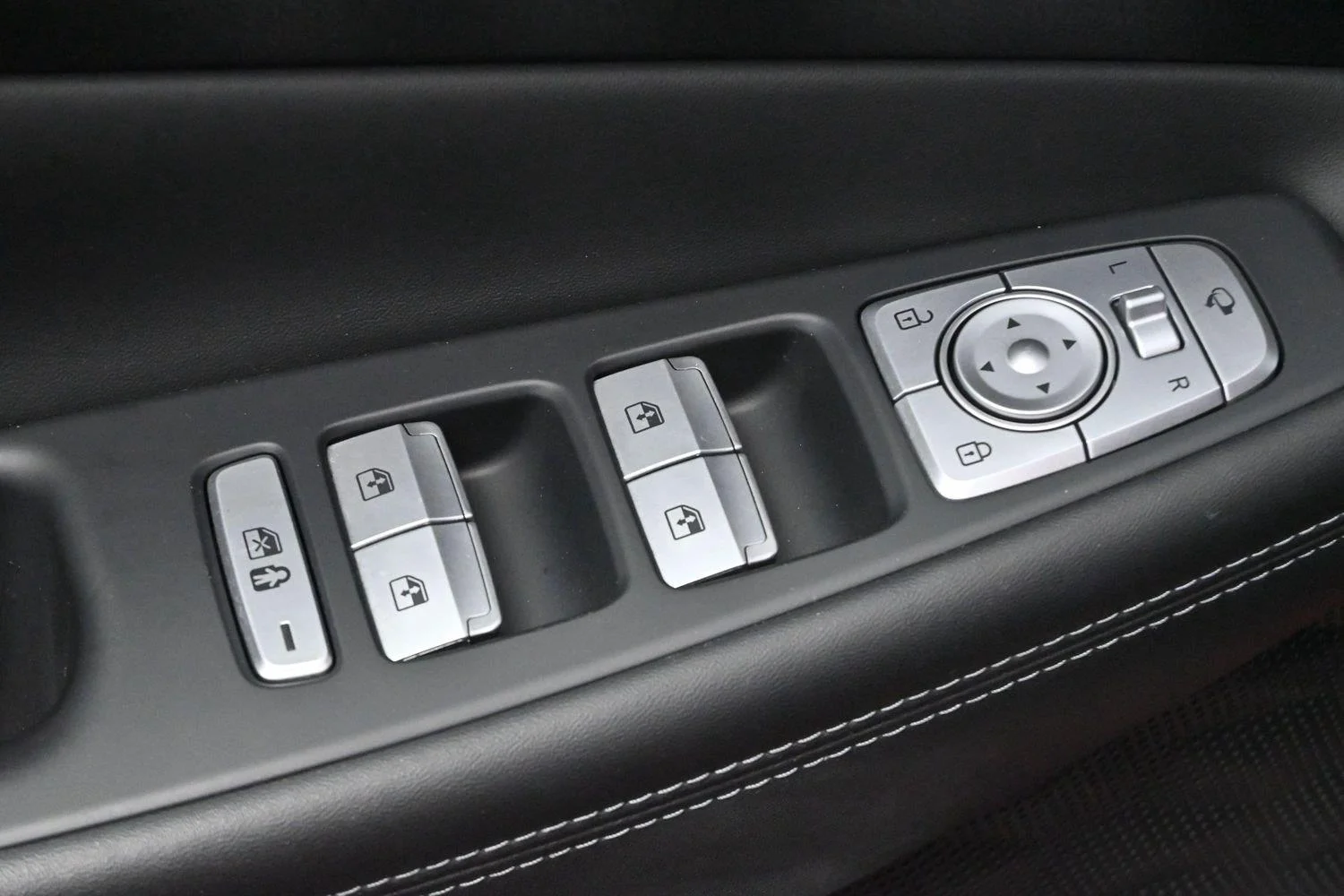 Used 2023 Red Hyundai Calligraphy image 12