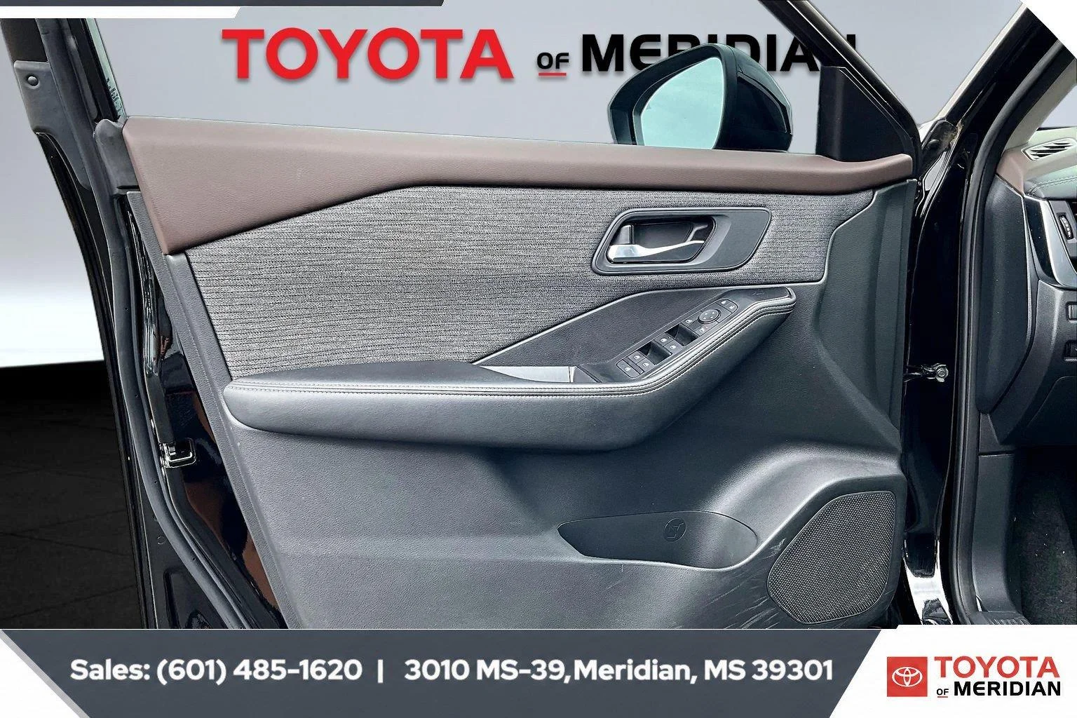 Used 2023 Super Black Nissan SV image 17