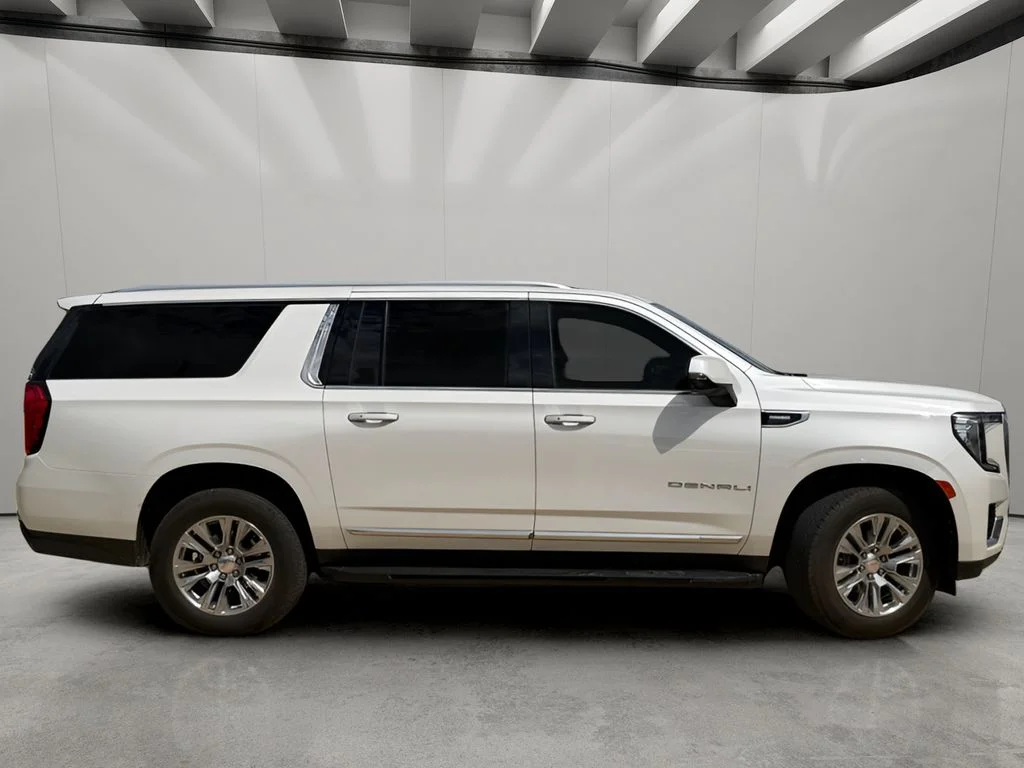 Used 2021 White Frost Tricoat GMC Denali image 7