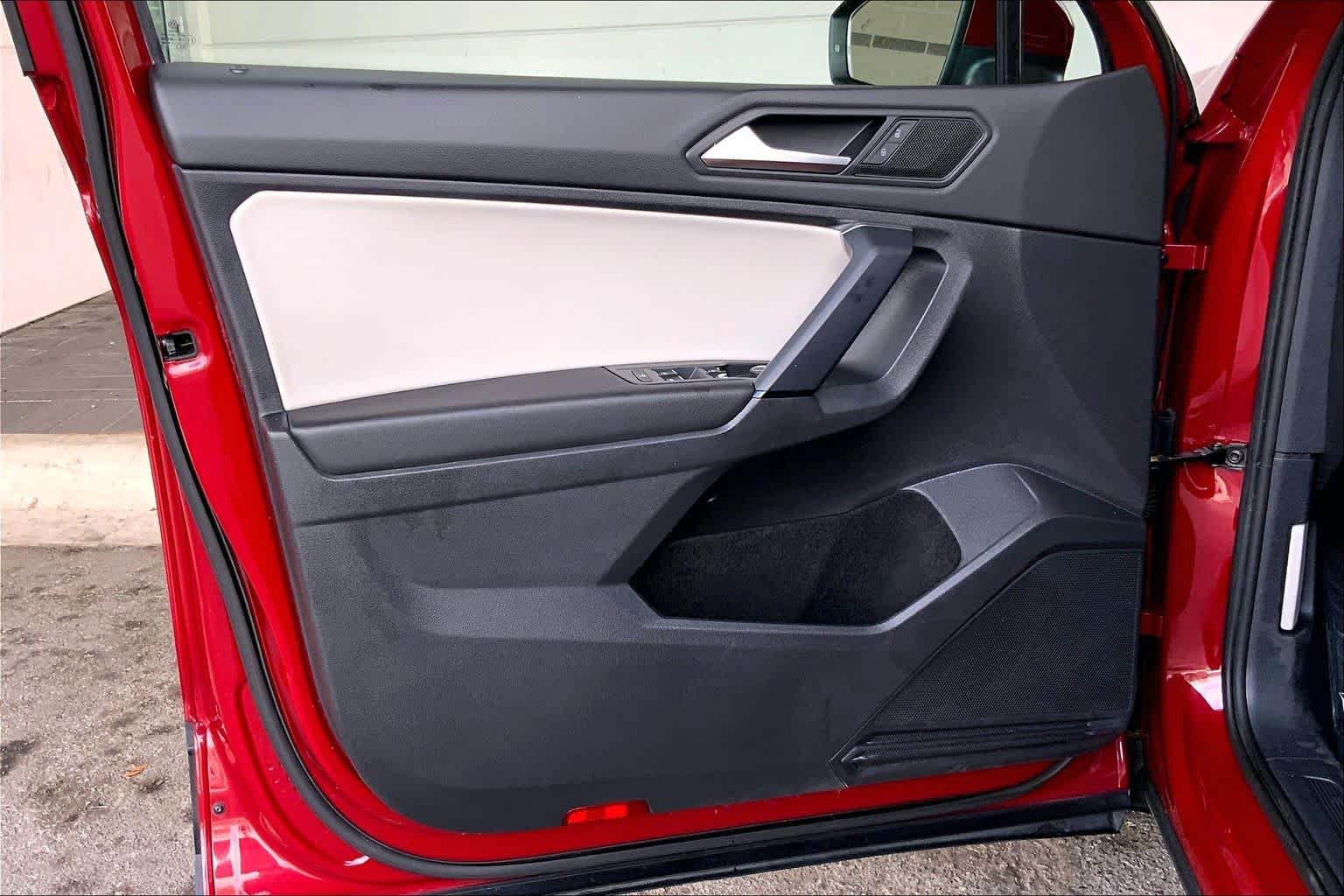 Used 2019 Cardinal Red Metallic Volkswagen SE image 22