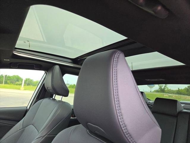 Certified Used 2025 WIND CHILL PEARL Toyota  image 8