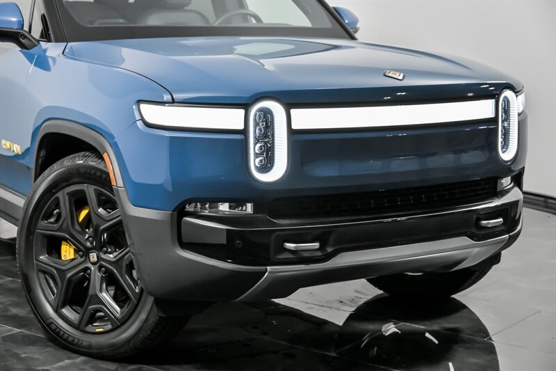 Used 2022 Rivian R1T Adventure with VIN 7FCTGAAAXNN010089 for sale in Aurora, IL
