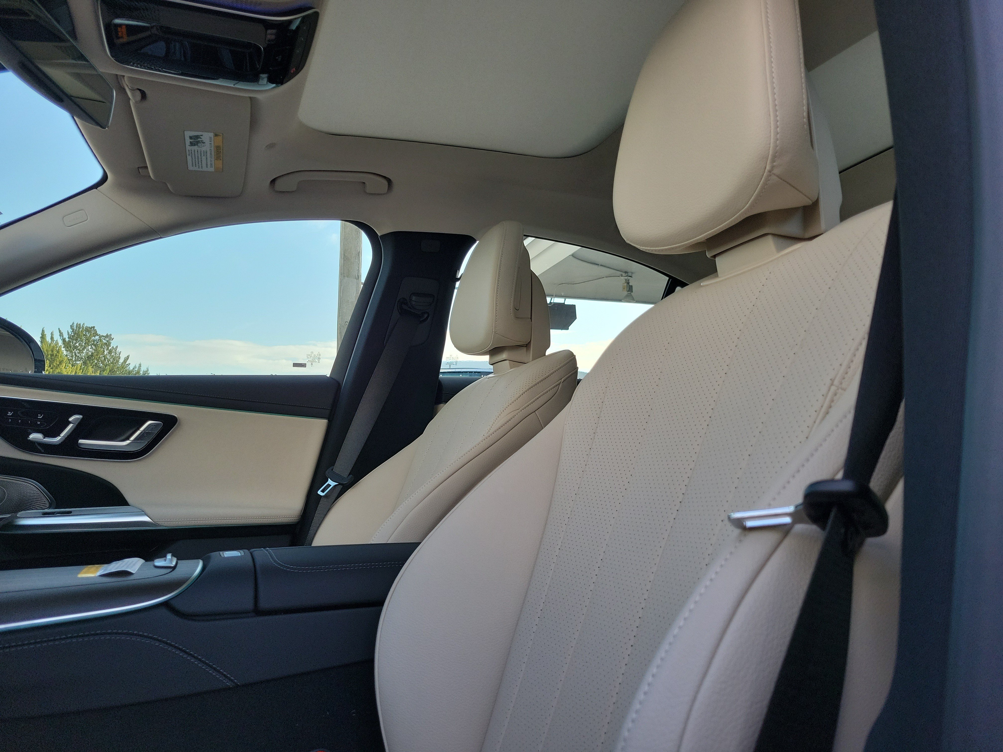 New 2026 MANUFAKTUR Moonlight White Metallic Mercedes-Benz E 350 image 52