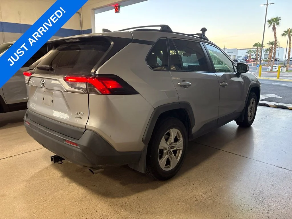 Used 2020 Silver Sky Metallic Toyota XLE image 3
